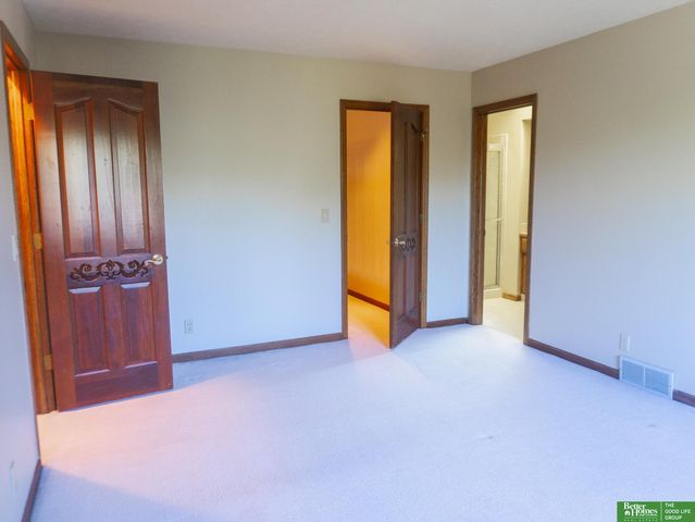 21516 Arbor Street, Elkhorn, NE 68022