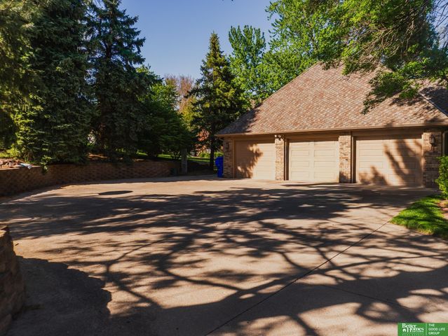 21516 Arbor Street, Elkhorn, NE 68022