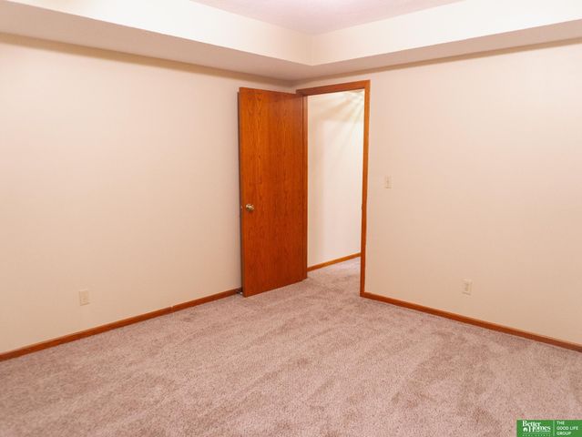 21516 Arbor Street, Elkhorn, NE 68022
