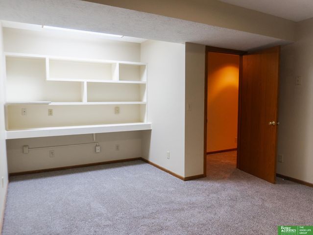 21516 Arbor Street, Elkhorn, NE 68022
