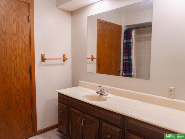 21516 Arbor Street, Elkhorn, NE 68022