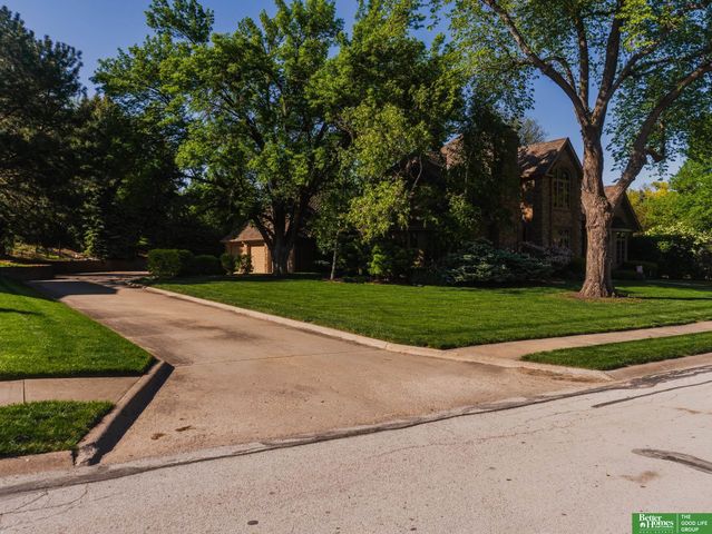 21516 Arbor Street, Elkhorn, NE 68022