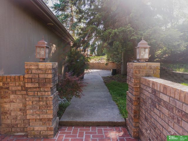 21516 Arbor Street, Elkhorn, NE 68022