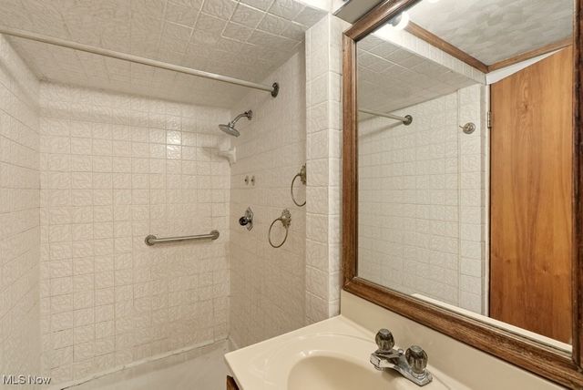 375 Hillside Road, Seven Hills, OH 44131