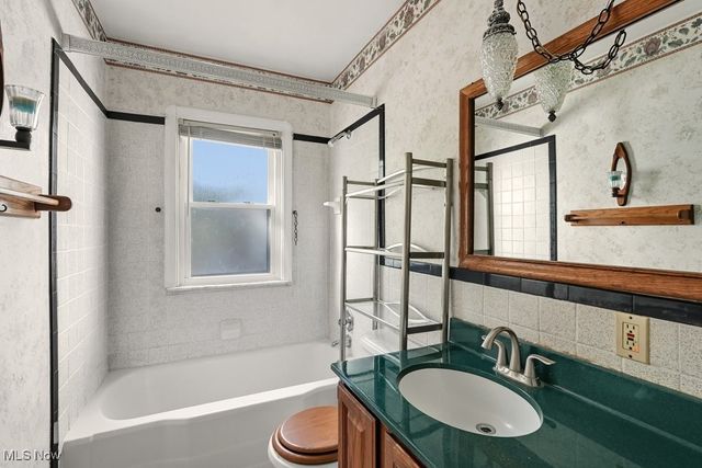 375 Hillside Road, Seven Hills, OH 44131