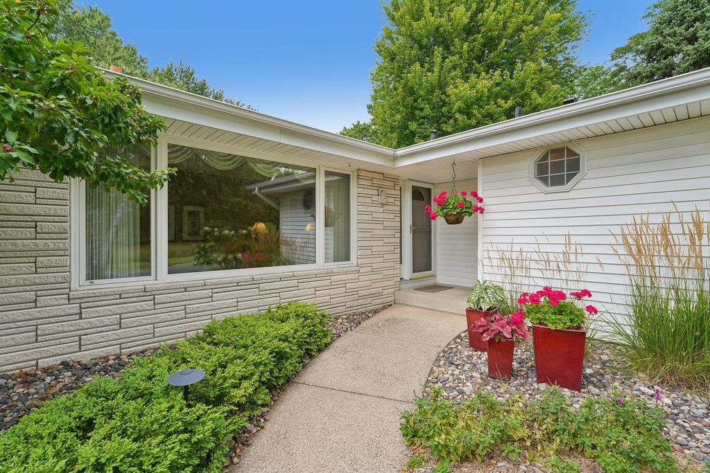 9632 Oxborough Road, Bloomington, MN 55437 — photo 4
