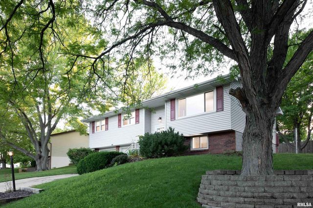 1315 W QUEENS COURT Road, Peoria, IL 61614