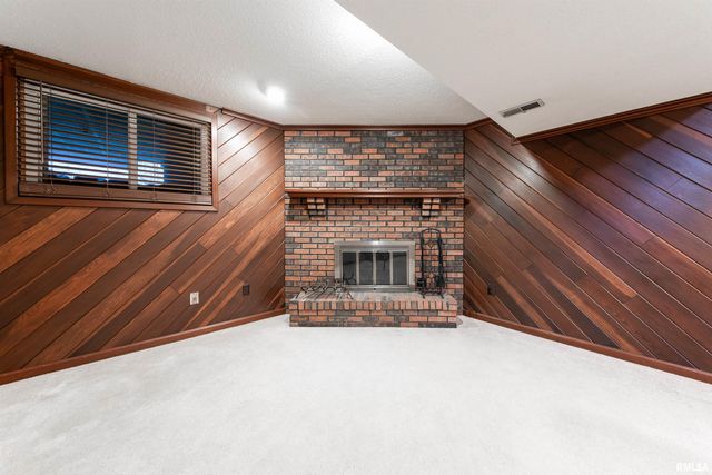 1315 W QUEENS COURT Road, Peoria, IL 61614