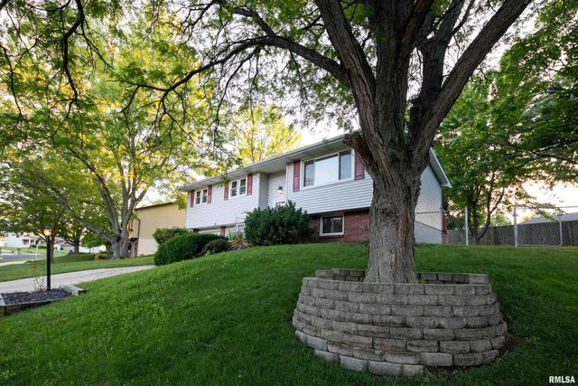 1315 W QUEENS COURT Road, Peoria, IL 61614