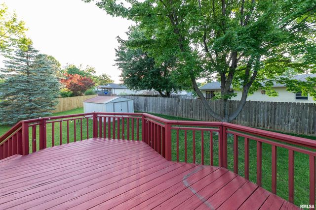 1315 W QUEENS COURT Road, Peoria, IL 61614
