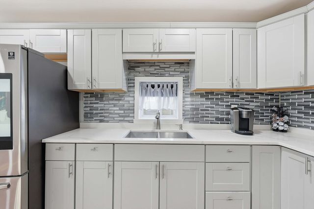 108 Franklin St, Agawam, MA 01030