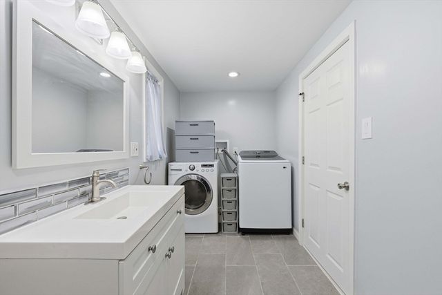 108 Franklin St, Agawam, MA 01030