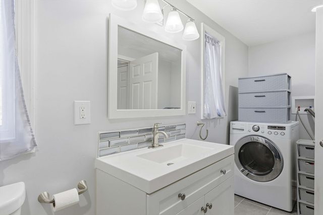 108 Franklin St, Agawam, MA 01030