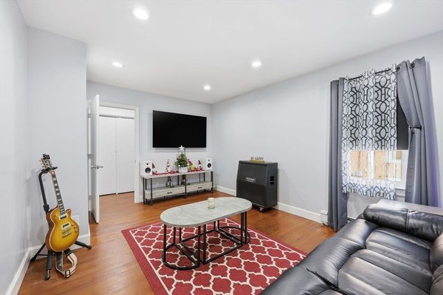 108 Franklin St, Agawam, MA 01030