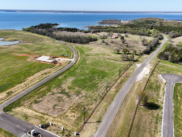 532 LAKESHORE Terrace, Windom, TX 75492