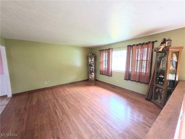 20 Mustang Acres, Parkersburg, WV 26104