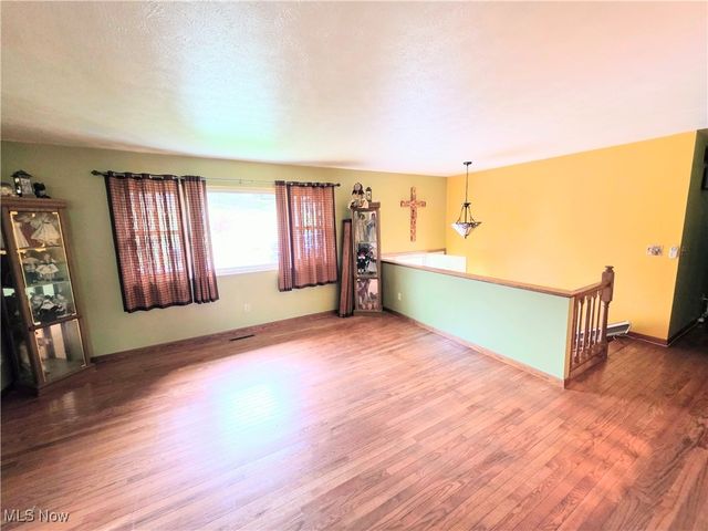 20 Mustang Acres, Parkersburg, WV 26104