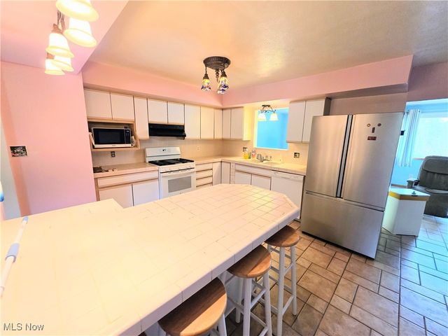 20 Mustang Acres, Parkersburg, WV 26104