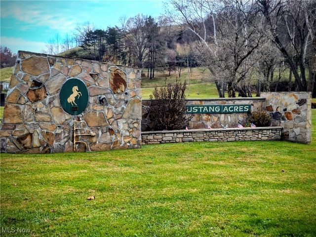 20 Mustang Acres, Parkersburg, WV 26104