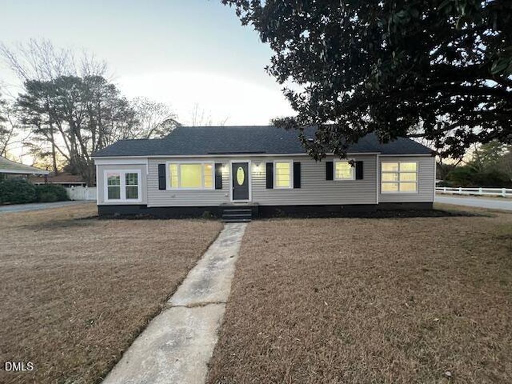 711 Memorial Avenue, Dunn, NC 28334