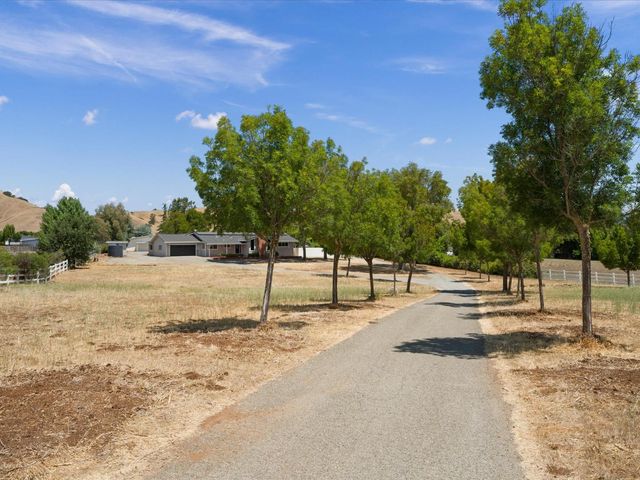2045 Jefferson Drive, Gilroy, CA 95020