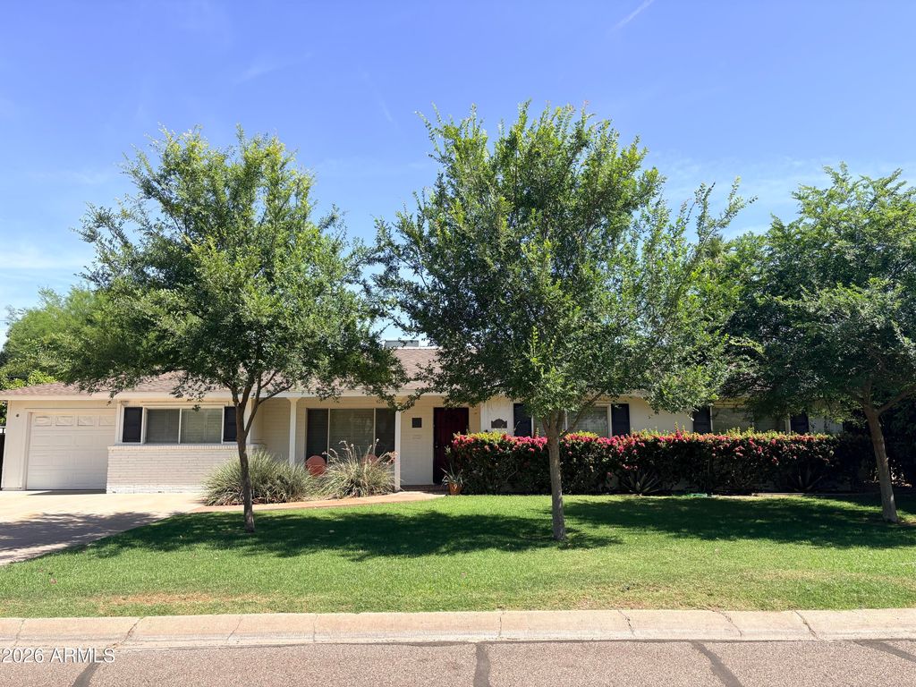 Image 1 of property listing at 3918 E HEATHERBRAE Drive, Phoenix, AZ 85018