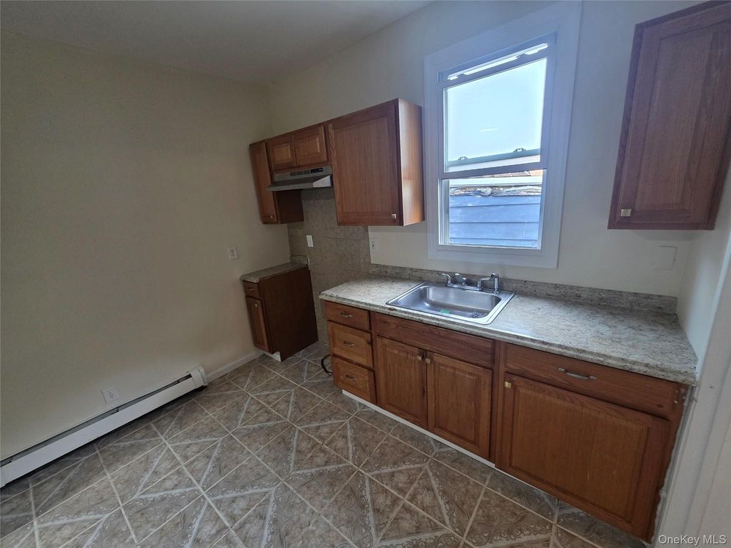 127 W Parmenter Street, Newburgh, NY 12550 — photo 4