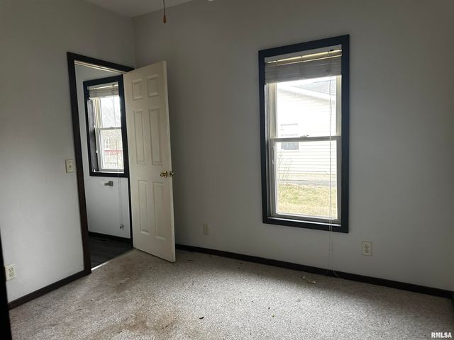 800 E MCKINLEY Street, Marion, IL 62959