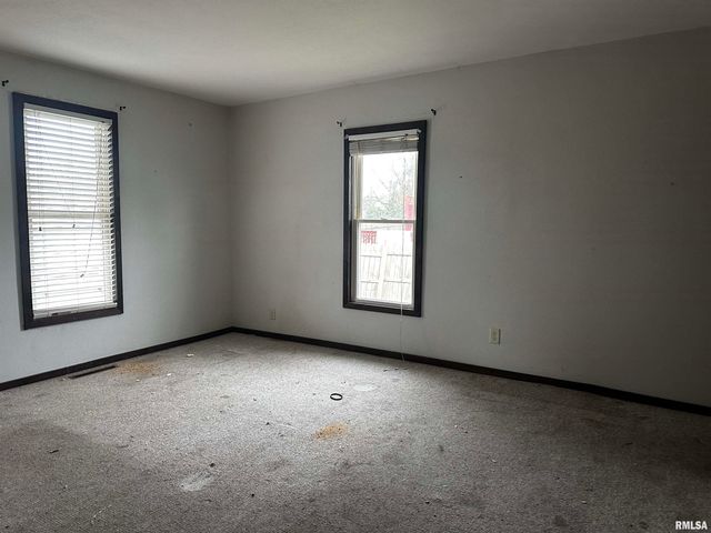 800 E MCKINLEY Street, Marion, IL 62959