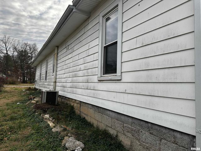 800 E MCKINLEY Street, Marion, IL 62959