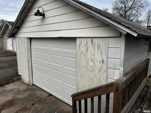 800 E MCKINLEY Street, Marion, IL 62959