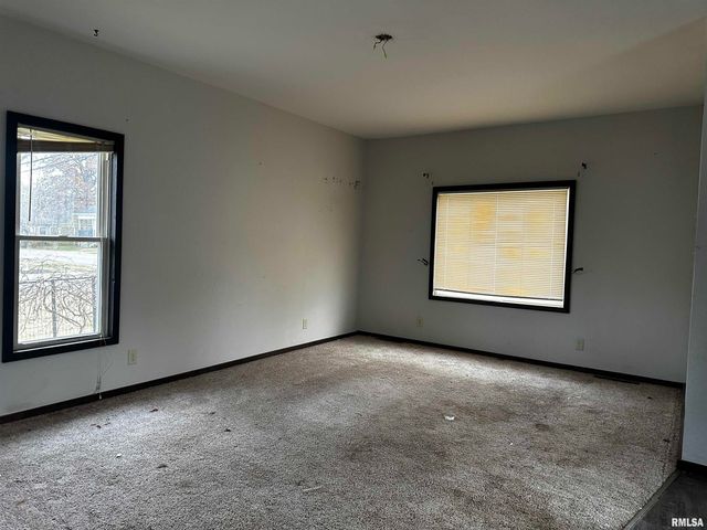 800 E MCKINLEY Street, Marion, IL 62959