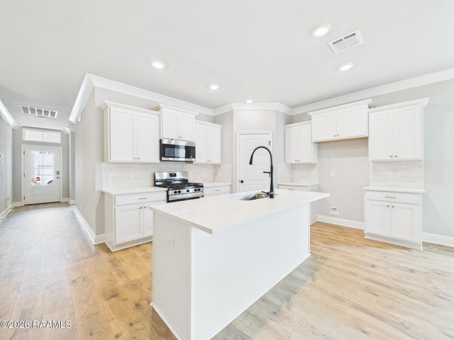 110 Belle Lake Drive, Lafayette, LA 70506