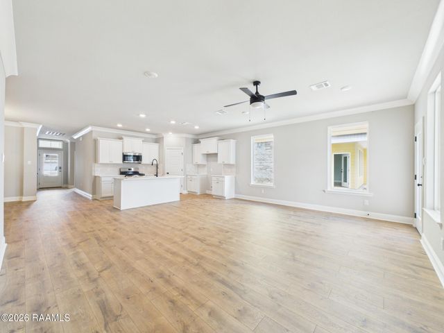 110 Belle Lake Drive, Lafayette, LA 70506