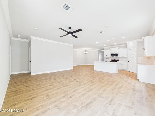 110 Belle Lake Drive, Lafayette, LA 70506