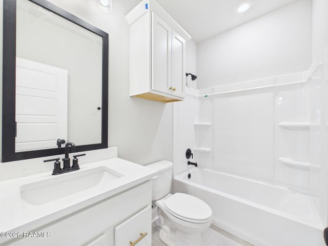 110 Belle Lake Drive, Lafayette, LA 70506