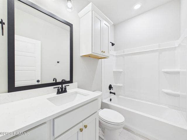 110 Belle Lake Drive, Lafayette, LA 70506