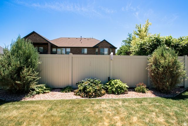 2611 W 2450 N, Farr West, UT 84404