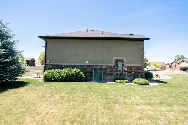 2611 W 2450 N, Farr West, UT 84404