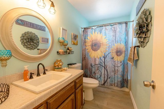 17702 Seabright Dr, Madera, CA 93638