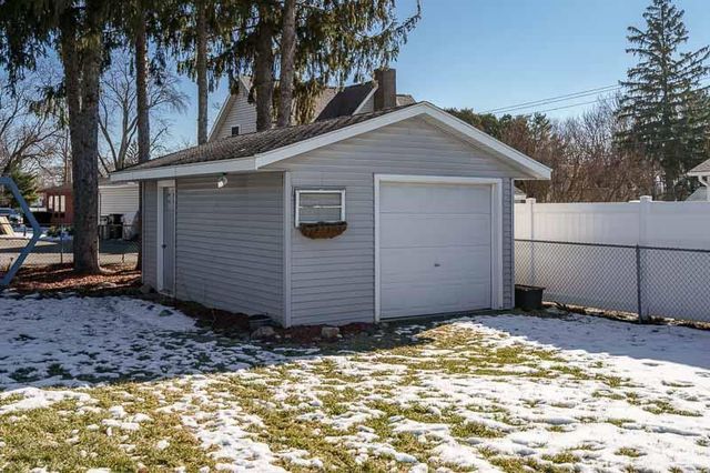 403 Hart Drive, Clinton, WI 53525