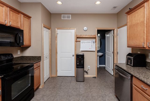 570 Stone Creek Court, West Des Moines, IA 50266