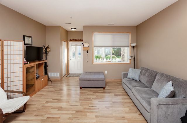 570 Stone Creek Court, West Des Moines, IA 50266