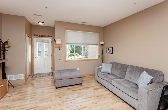 570 Stone Creek Court, West Des Moines, IA 50266