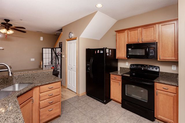 570 Stone Creek Court, West Des Moines, IA 50266