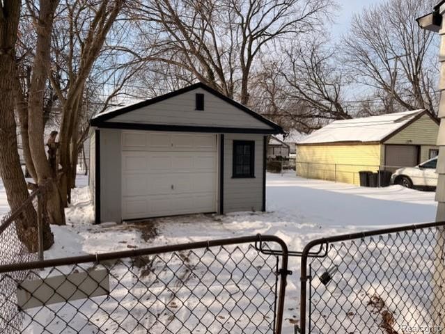 19404 Roscommon Street, Harper Woods, MI 48225