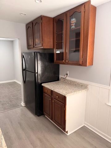 19404 Roscommon Street, Harper Woods, MI 48225