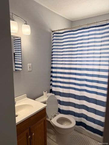 19404 Roscommon Street, Harper Woods, MI 48225