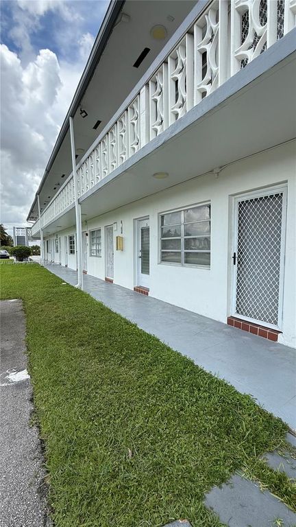 11 NE 204th St 6D, Miami Gardens, FL 33179