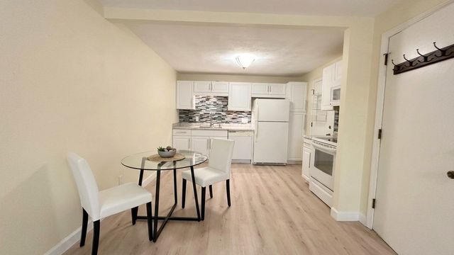 12 Strawberry Bank Rd 11, Nashua, NH 03062